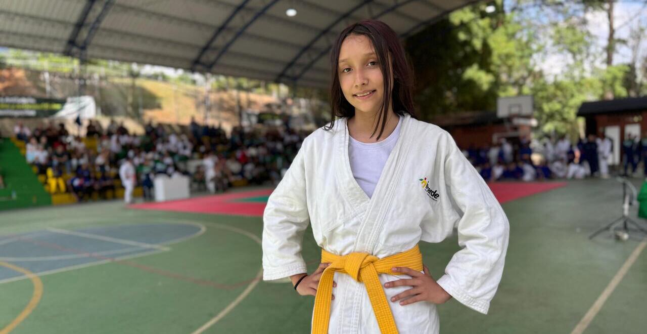 Karen Tatiana Villada Cano, judoca de Guarne, ganó plata con una “armadura prestada” en los Intercolegiados