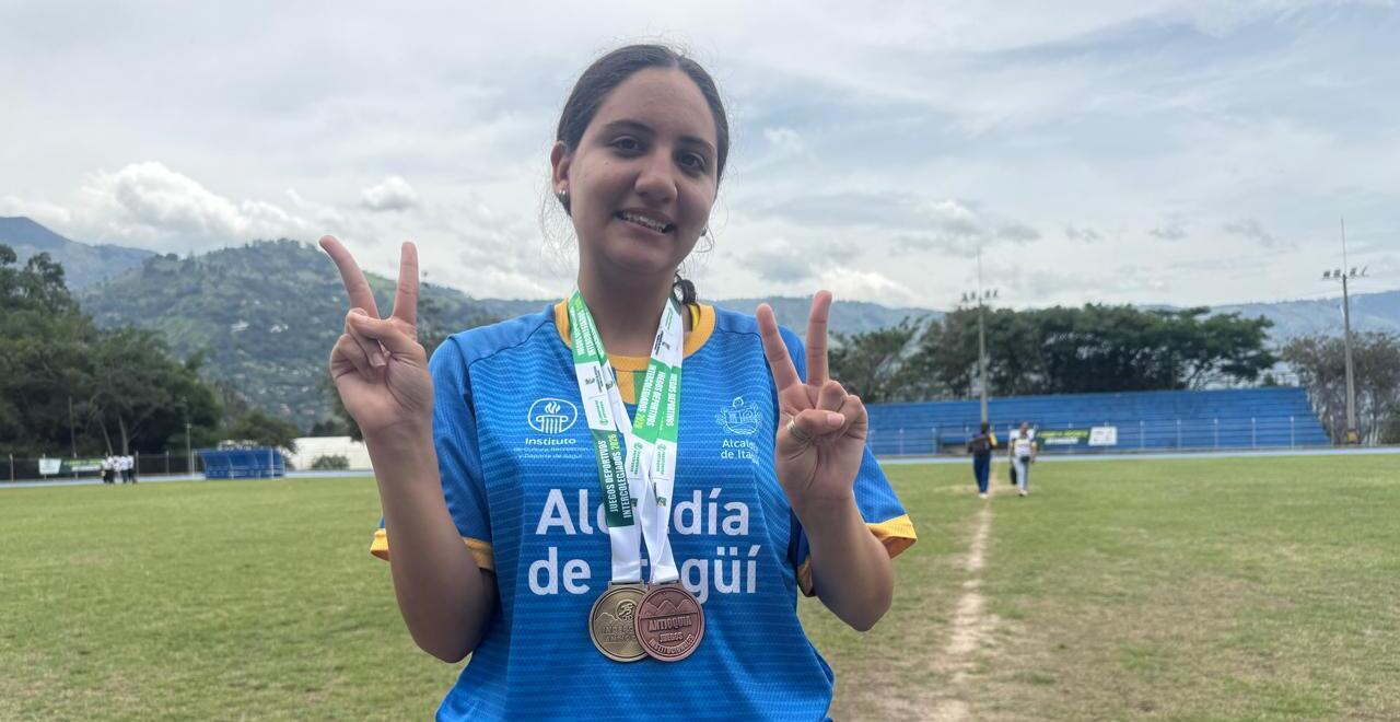 María Ángel Cano es una paratleta de Itagüí que tuvo "alitas" en sus pies para volar en Juegos Intercolegiados